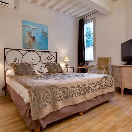 Autour Du Petit Paradis Pensjonat 3*